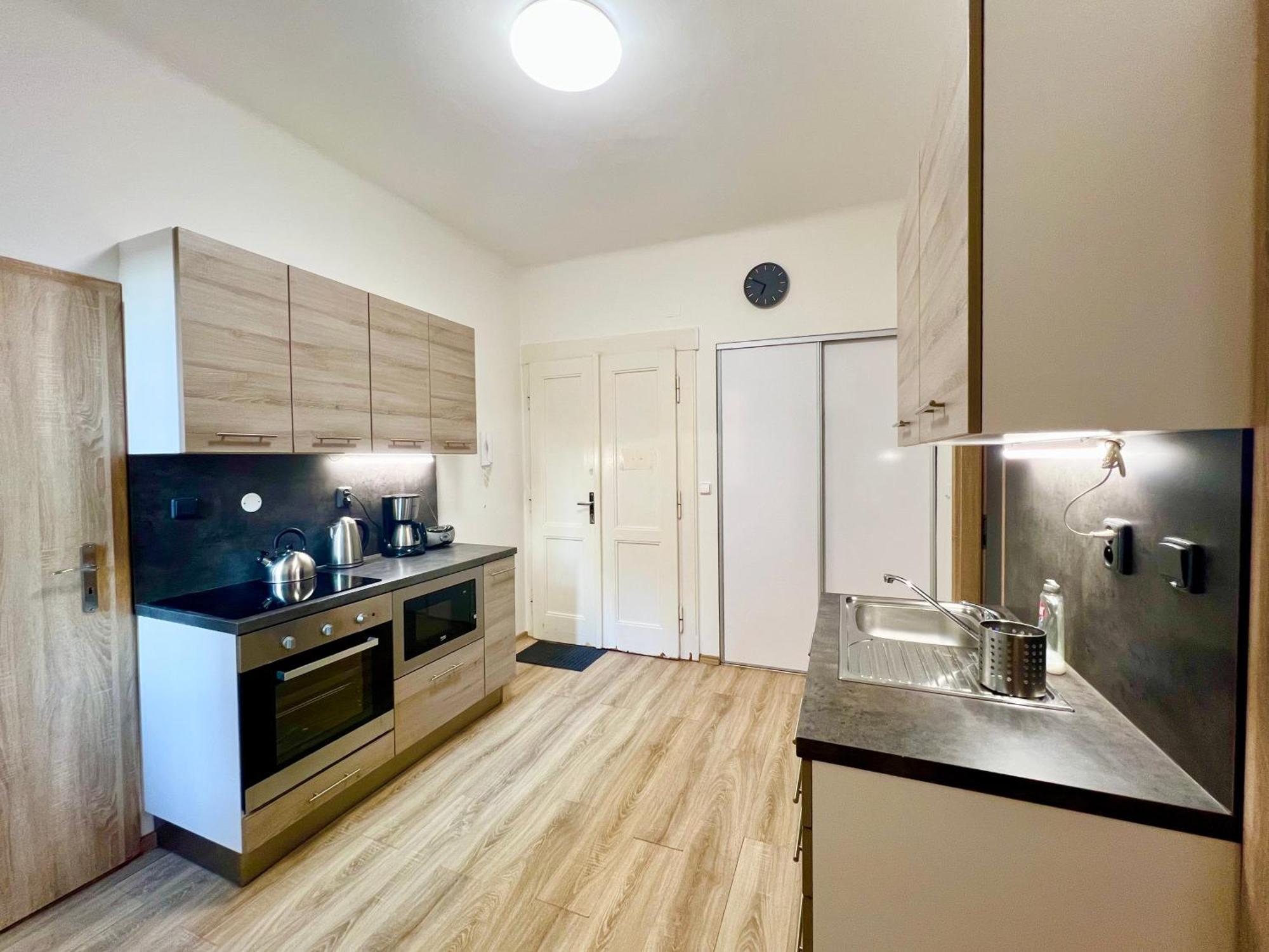 Central Accommodation Angel Прага Екстер'єр фото
